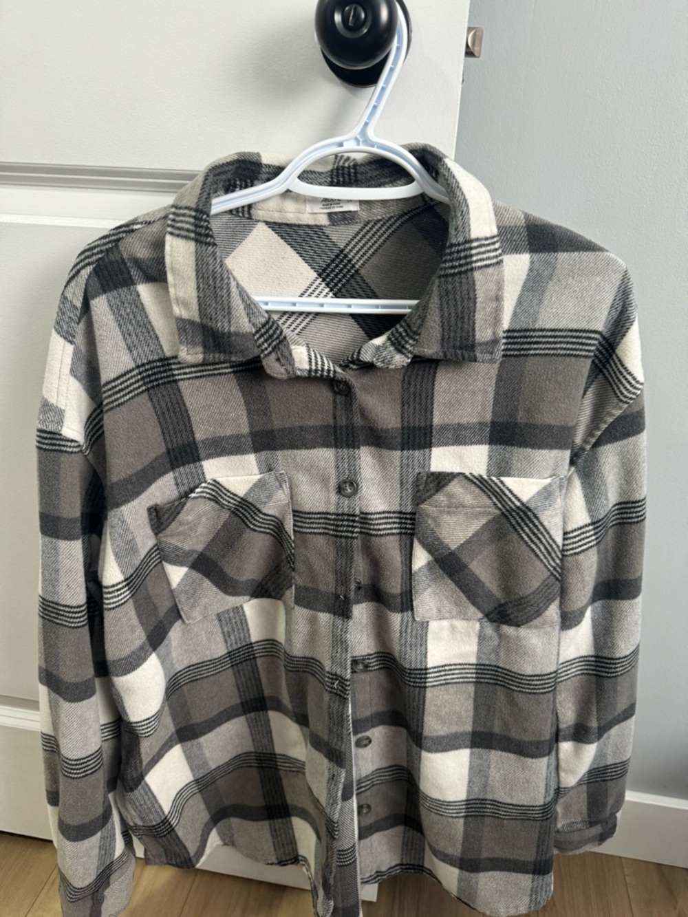 American Eagle Outfitters Gray & Cream Plaid Button-Down Shirt